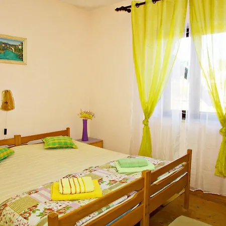 Nikola Appartement *