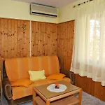 Nikola Apartman Postira